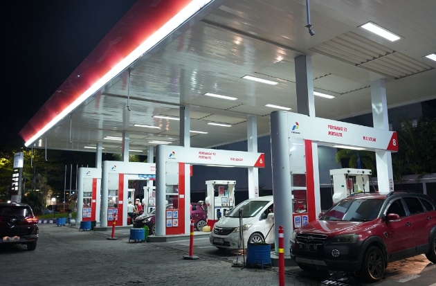 Antrean BBM Meningkat, Pertamina Operasikan 25 SPBU 24 Jam di Makassar