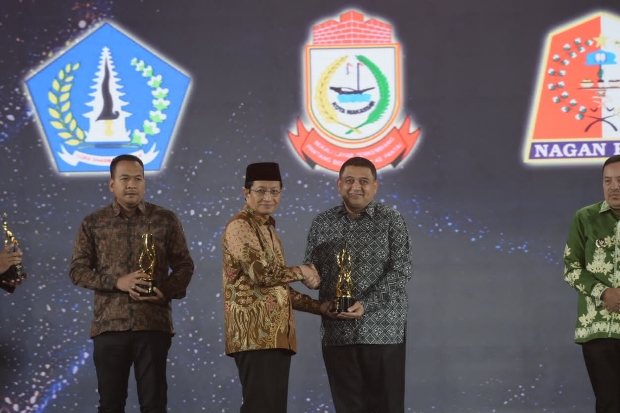 Wali Kota Munafri Raih Penghargaan atas Komitmen Pemerataan Pendidikan