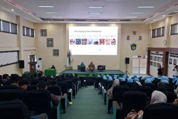 FTI UMI Gelar Kuliah Tamu Bahas Masa Depan Supply Chain Berbasis AI dan Etika