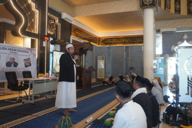 Tabligh Akbar SMA Athirah Bukit Baruga Tekankan Bakti kepada Orang Tua