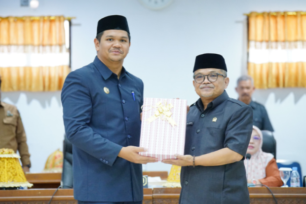 Bupati Serahkan Tiga Ranperda untuk Dibahas DPRD Bantaeng