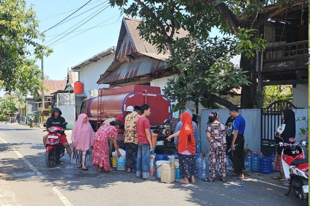 Pemprov Sulsel Salurkan Air Bersih ke Sejumlah Wilayah Terdampak Kekeringan