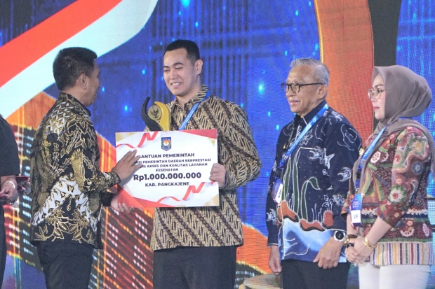 Kabupaten Pangkep Raih Terbaik Ketiga Akses dan Kualitas Pelayanan Kesehatan