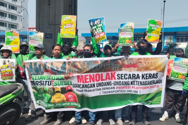 Ratusan Ojol Datangi DPRD Sulsel, Tolak Perubahan Status Mitra Menjadi Pekerja
