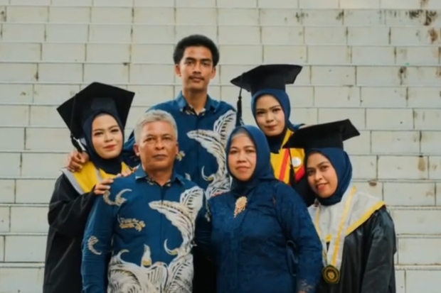 Beasiswa Pemkab Luwu Timur Bantu Tiga Anak Satu Keluarga Jadi Sarjana