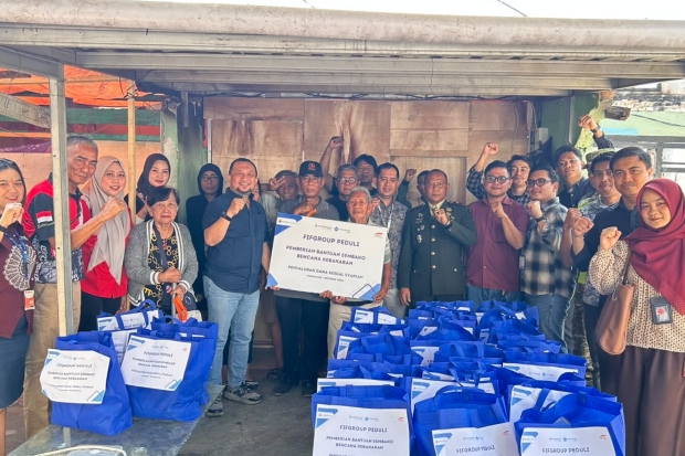 FIFGROUP Makassar Salurkan Sembako untuk Korban Kebakaran