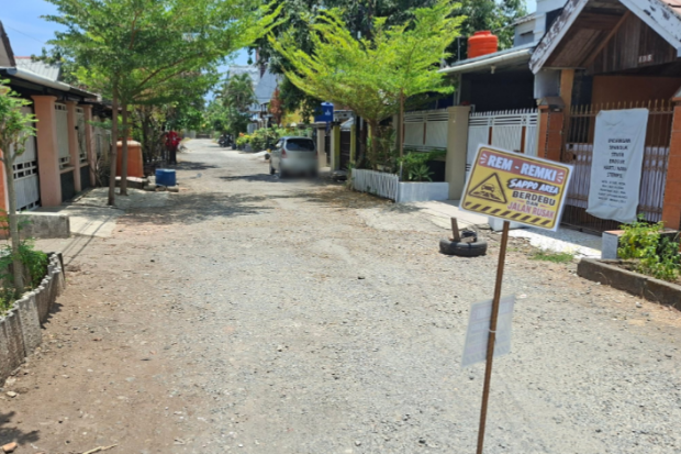 Warga Jalan Cemara NTI Protes Jalan Rusak, Dinas PU Pastikan Perbaikan 2027