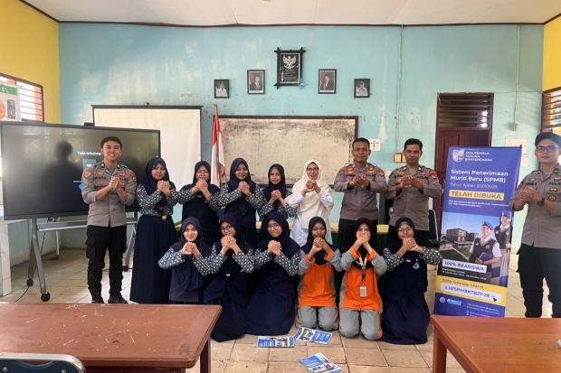 Polres Luwu Timur Sosialisasikan SPMB SMA Kemala Taruna Bhayangkara di SMPN 2 Malili