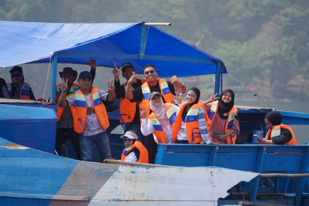 Pemkab Luwu Timur Ajak Kontingen Expo K-UMKM Sulsel Menjelajah Danau Matano