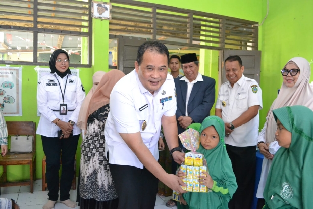 Pemkab Maros Salurkan Susu untuk Anak Usia 5 hingga 8 Tahun