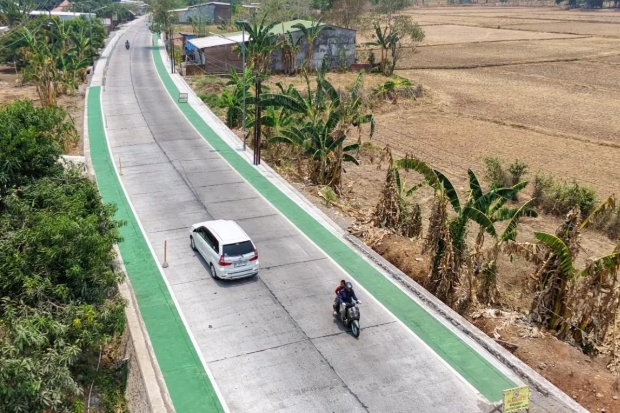 Pemprov Sulsel Percantik Ruas Jalan Burung-Burung–Bili-Bili, Marka Putih dan Bahu Hijau
