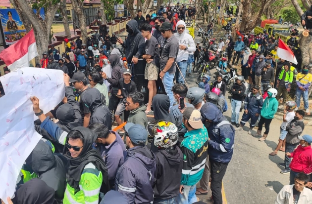 Sepekan Akses Ranteballa Diblokade, Ratusan Karyawan Resah & Turun Demo