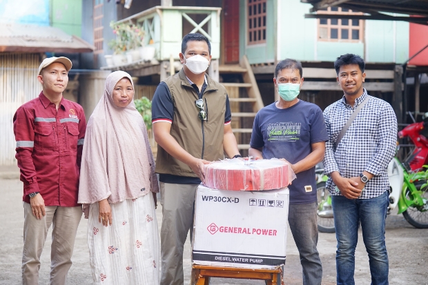 Bupati Bantaeng Serahkan Bantuan Pompa Air untuk Kelompok Tani