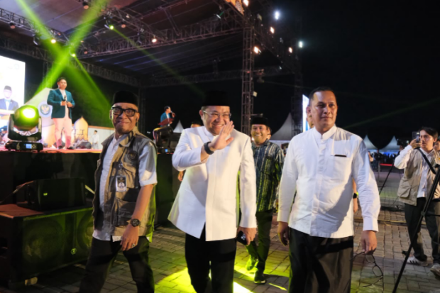 Warga Padati Expo UMKM Haji dan Umroh, Perputaran Uang Diprediksi Rp10 Miliar