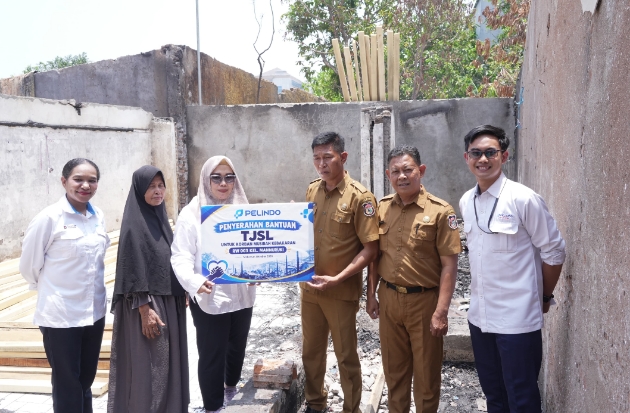 Pelindo Salurkan Material Bangunan untuk Korban Kebakaran di Makassar