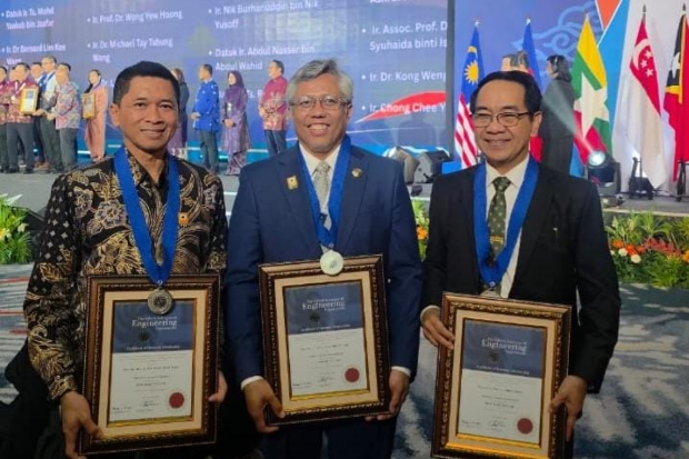 Diakui di Tingkat ASEAN, Rektor Unhas Diterima sebagai AFEO Honorary Fellow