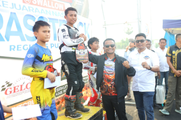 Bupati Bone Apresiasi Pembalap dan Dampak Ekonomi Kejurnas Grasstrack