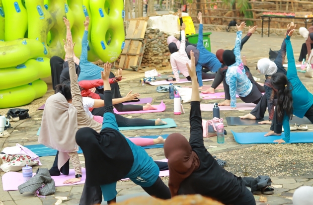 Rayakan HUT KALLA ke-74, Bugis Waterpark Gelar Nature Yoga