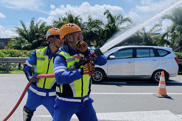 Tim Emergency Respons Training (ERT) Jalan Tol Makassar, menggelar Join Drill Emergency gangguan keselamatan di Tol Makassar.