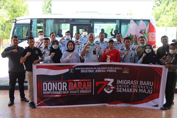 Kantor Imigrasi Kelas II Non TPI Polewali Mandar Kanwil Kemenkumham Sulbar, menggelar donor darah yang diikuti oleh pegawai dan PPNPN.