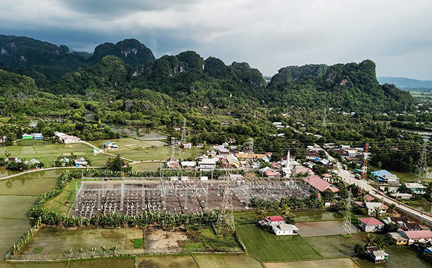 Pembangkit listrik di kawasan Wisata Karst Rammang-rammang.