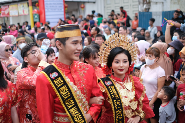 Suasana kemeriahan Cap Go Meh di Jalan Sulawesi, Makassar, Minggu (5/2/2023).