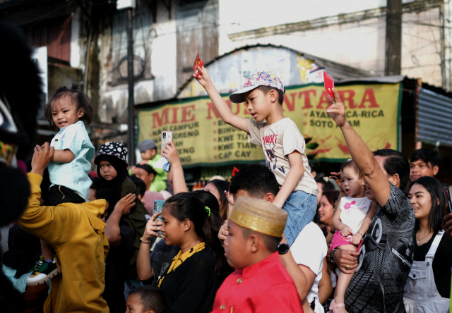 Suasana kemeriahan Cap Go Meh di Jalan Sulawesi, Makassar, Minggu (5/2/2023).
