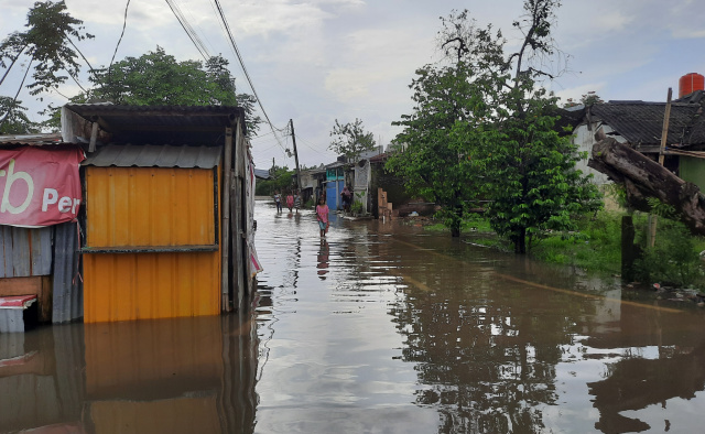 Banjir kembali merendam di kawasan Blok 10 Perumnas Antang, Makassar.