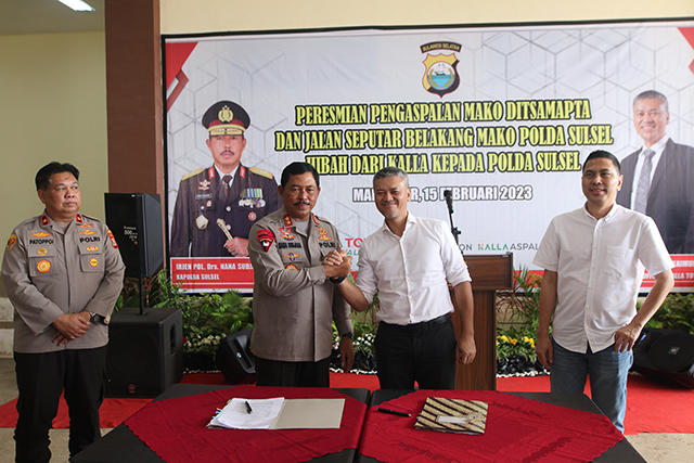 Peresmian pengerjaan jalan sepanjang 2 kilometer ini dilakukan langsung oleh Kapolda Sulsel, Irjen Nana Sudjana bersama Chief Executive Officer Kalla Toyota, Hariyadi Kaimuddin.