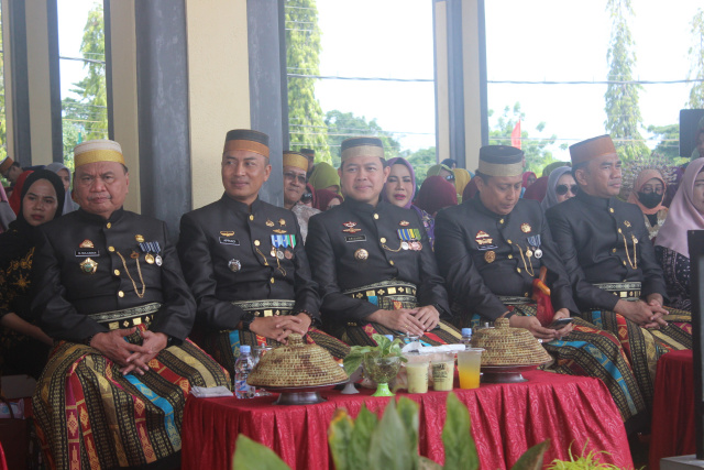 Sekda Luwu, H Sulaiman, mendampingi para pimpin Forkopimda, Kapolres Luwu, Ketua Pengadilan Negeri Luwu, Ketua Pengadilan Agama Negeri Luwu.