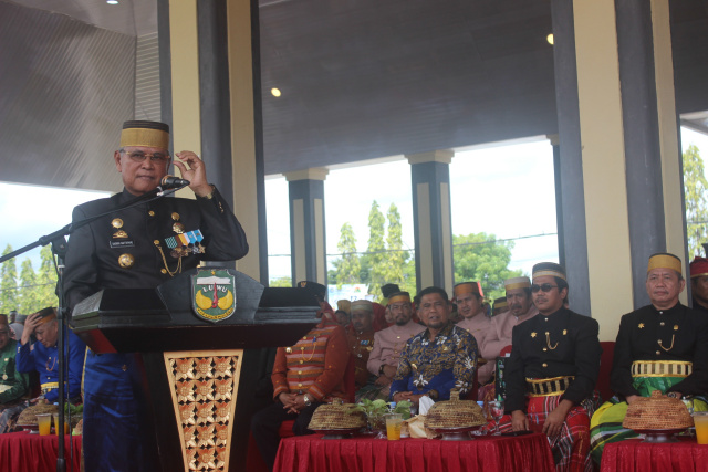 FOTO :Bupati Luwu, Dr Drs. H. Basmin Mattayang, M.Pd, menyampaikan sambutan di Hari Jadi Kota Belopa ke-17.