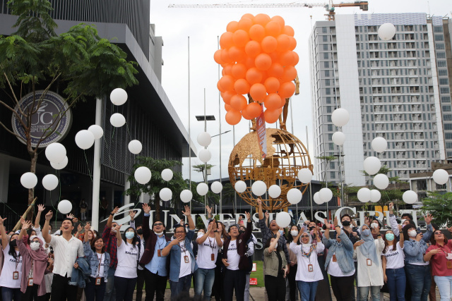 Pencapaian tersebut menjadikan Universitas Ciputra sebagai peraih akreditasi tercepat di Indonesia Timur dengan jangka waktu kurang lebih setahun.