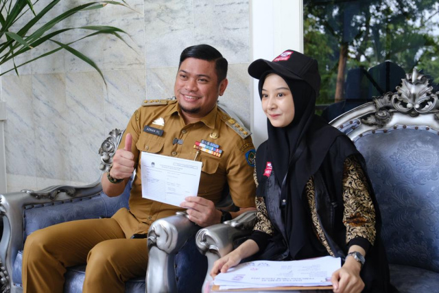 Bupati Gowa, Adnan Purichta Ichsan mengikuti pencocokan dan penelitian (coklit) data pemilih oleh KPU Kabupaten Gowa, di Rumah Jabatan Bupati Gowa.