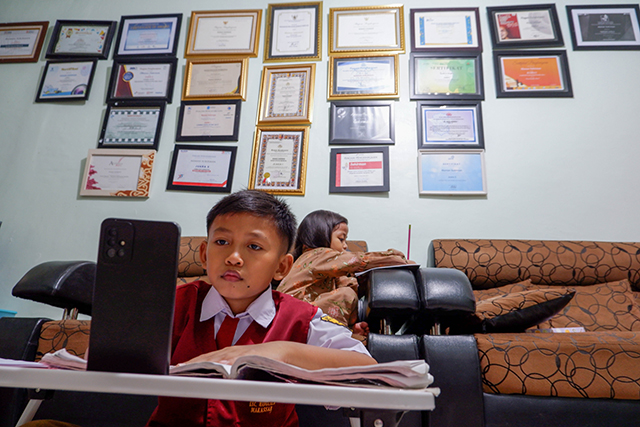 Curah Hujan Tinggi, Siswa Belajar Online