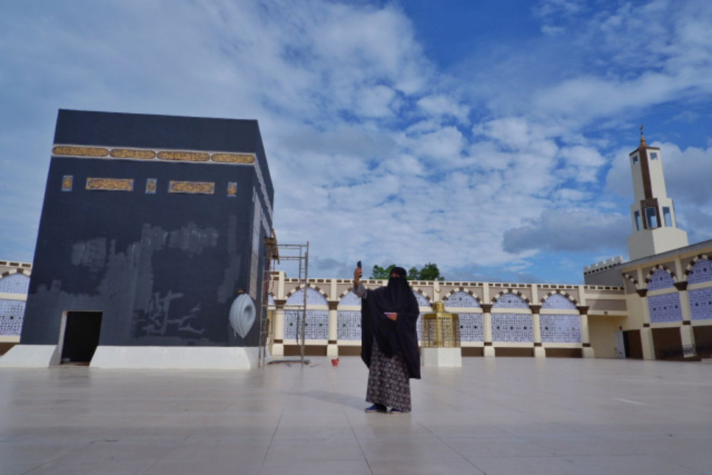 Area manasik haji  yang sementara masih dalam proses pengerjaan di Asrama Haji Makassar.