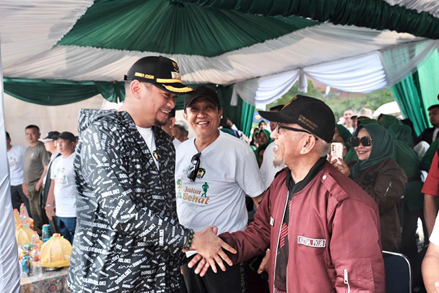 Bupati Gowa Adnan Purichta Ichsan bersama Wakil Bupati Abd Rauf Malaganni ikut hadir.