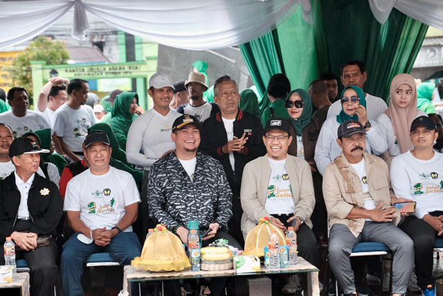 Bupati Gowa Adnan Purichta Ichsan bersama Wakil Bupati Abd Rauf Malaganni ikut hadir. Selain itu terlihat Anggota DPR RI Amir Uskara, Forkopimda Gowa serta ketua dan petinggi NU.