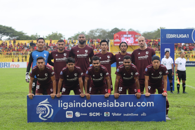 Pemain PSM Makassar saat menghadapi pesepak bola Dewa United pada laga BRI Liga 1 di Stadion Gelora BJ Habibie, Pare-Pare, Sulawesi Selatan, Rabu (1/3/2023).