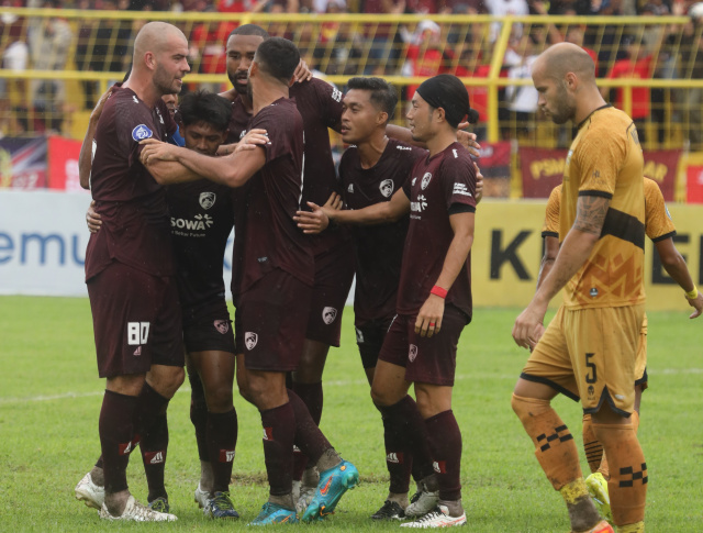 PSM Makassar menang melawan Dewa United dengan skor 2-0.