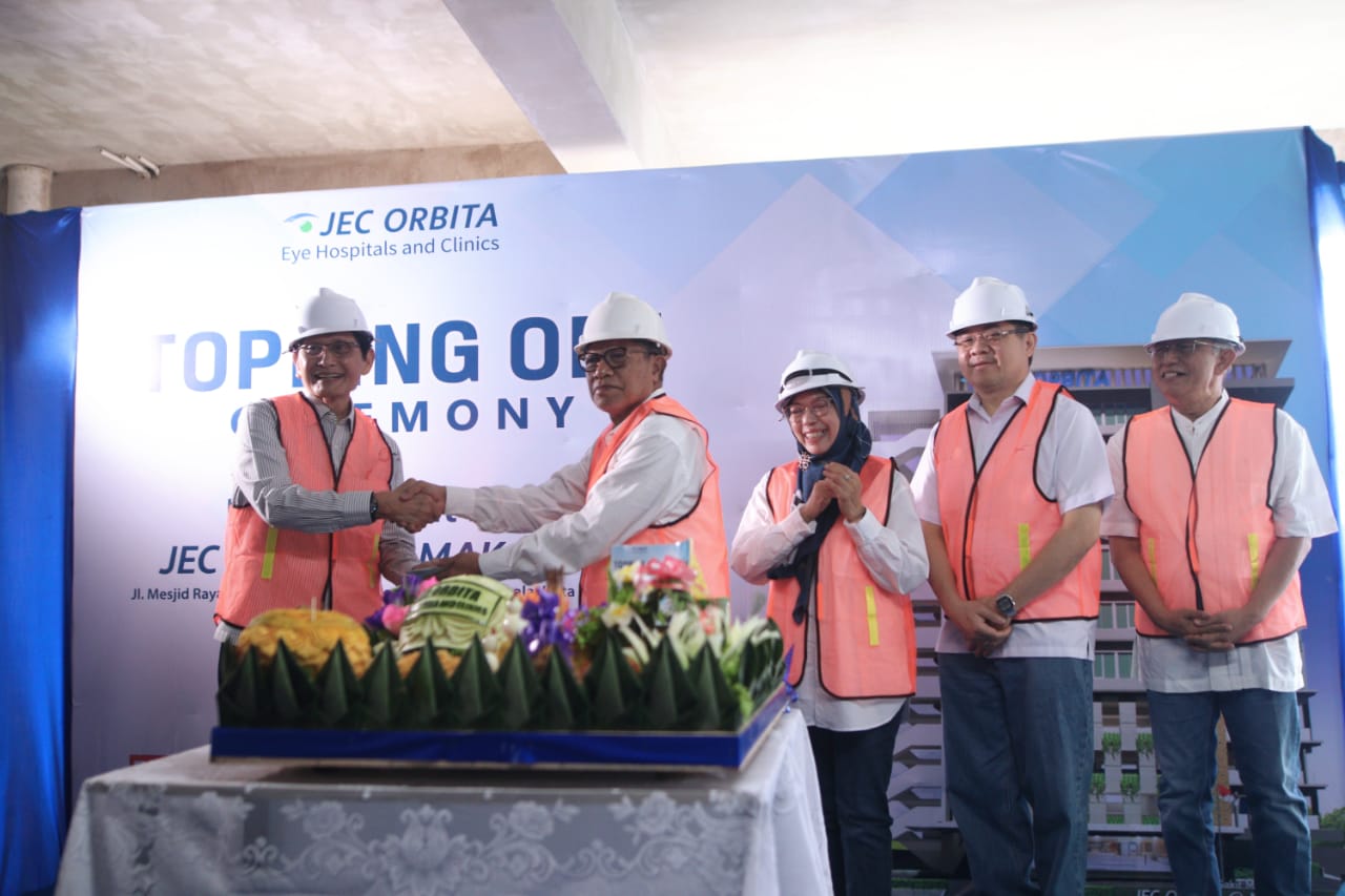 RS Mata JEC-Orbita Makassar sudah memasuki tahap penyelesaian, ditandai dengan seremoni topping off yang berlangsung hari ini.