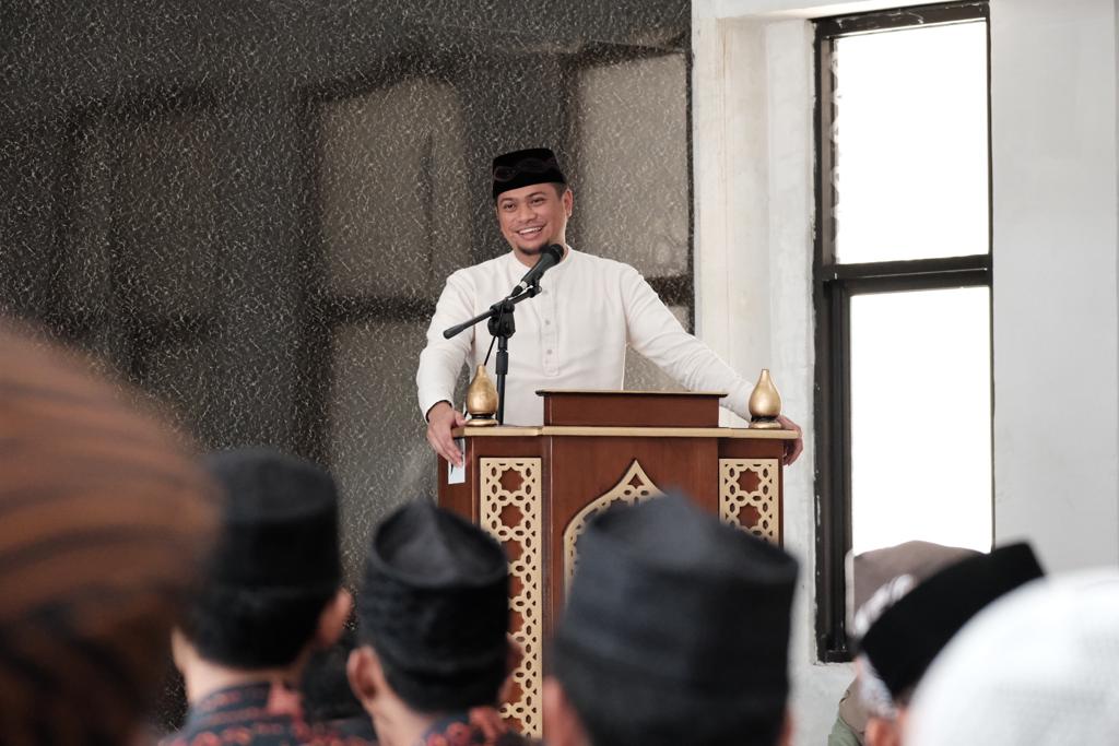 Bupati Gowa, Adnan Purichta Ichsan, menyampaikan sambutan di hadapan Wamenag Zainut di Lembaga Pendidikan Mahasantri, Kecamatan Bajeng, Kabupaten Gowa, Sabtu (4/3/2023)