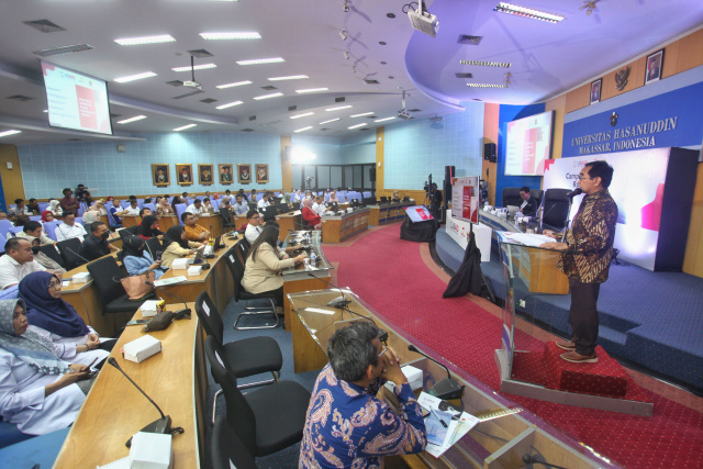 Rektor Univeristas Hasanuddin, Prof Jamaluddin Jompa saat membuka diskusi Campus Intergrity Roadshow yang diadakan oleh USAID dan Kemintraan Partnership di Ruang Senat Kampus Unhas, Makassar, Senin (6/3/2023).