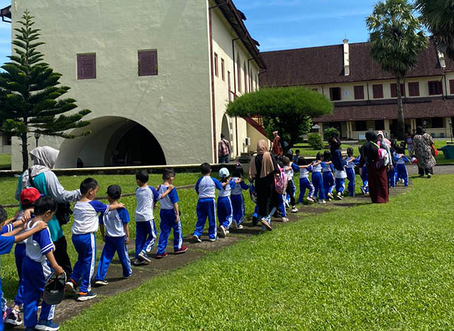 Begini Keseruan Anak Didik TK Angkasa Diajak Bermain Sambil Belajar Sejarah di Benteng Rotterdam