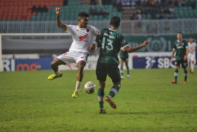 PSM Makassar saat bermain melawan Persikabo 1973 pada BRI Liga 1 Indonesia di stadion Pakansari, Cibinong Bogor, Kamis, (09/03/2023).