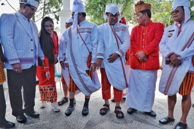 Prof. Husain Syam bersama PJ Gubernur Sulbar Akmal Malik hadiri hari Ulang Tahun Kabupaten Mamasa ke-21, Sulawesi Barat, Sabtu (11/3/2023).