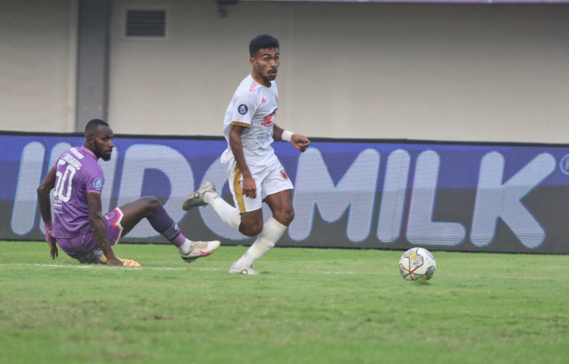 PSM Makassar saat menghadapi pemain Persita Tangerang pada lanjutan Liga 1 2022/2023 di Stadion Indomilk Arena, Tangerang, Senin (13/3/2023).