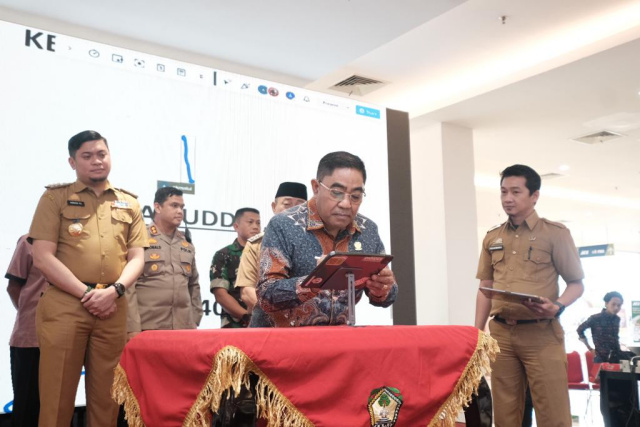 Ketua DPRD Gowa Rafiuddin Rafing melakukan penandatanganan berita acara musrenbang tingkat Kabupaten Gowa.