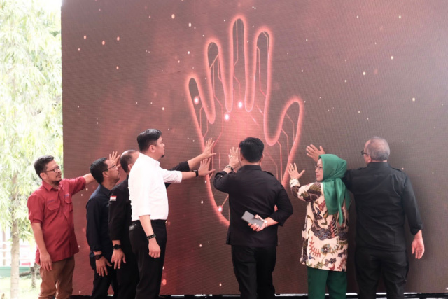 Menteri Pertanian RI, Syahrul Yasin Limpo meresmikan Rumah Potong Hewan (RPH) Modern yang berada di Kelurahan Tamarunang, Kecamatan Somba Opu, Kabupaten Gowa, Kamis (16/03/2023).