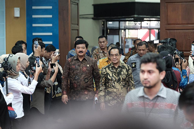 Menteri Agraria dan Tata Ruang/Kepala Badan Pertanahan Nasional ATR/BPN, Hadi Tjahjanto tiba di Ruang Senat Kampus Universitas Hasanuddin Tamalanrea Makassar.