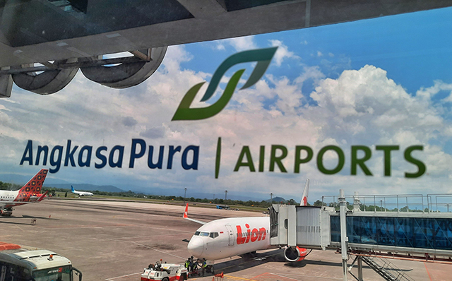 Beberapa maskapai pesawat parkir di apron Bandara Sultan Hasanuddin, Makassar.